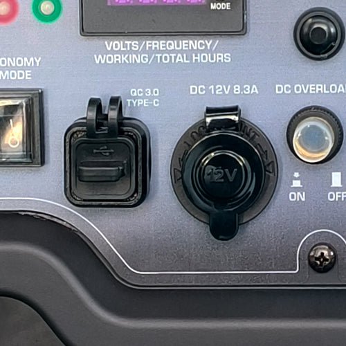 12V zásuvka a USB výstupy